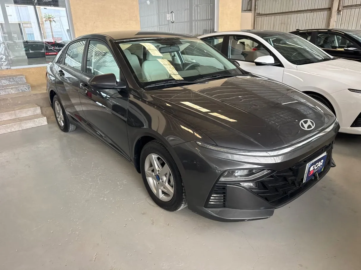 Car image 3