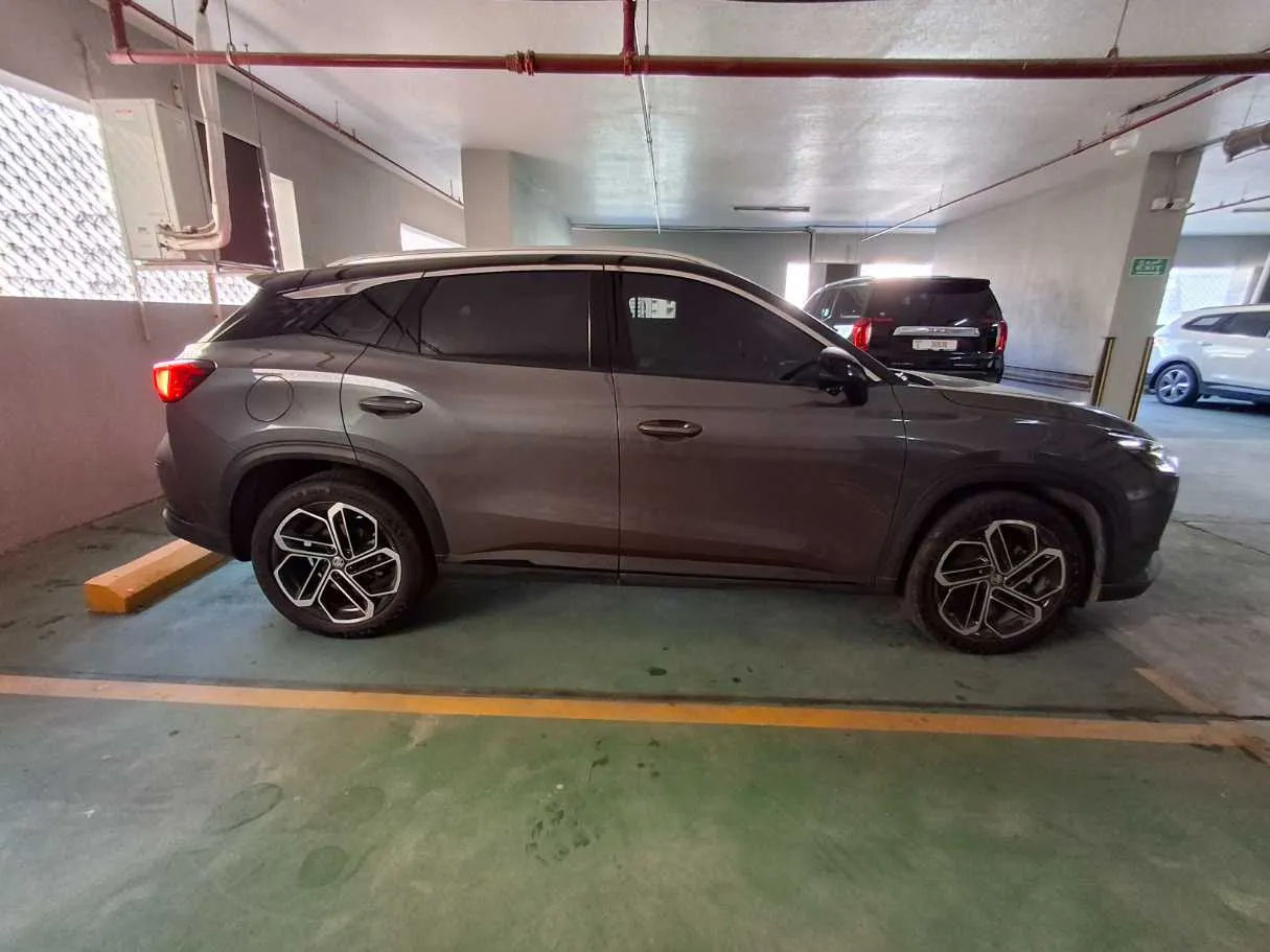 Car image 8