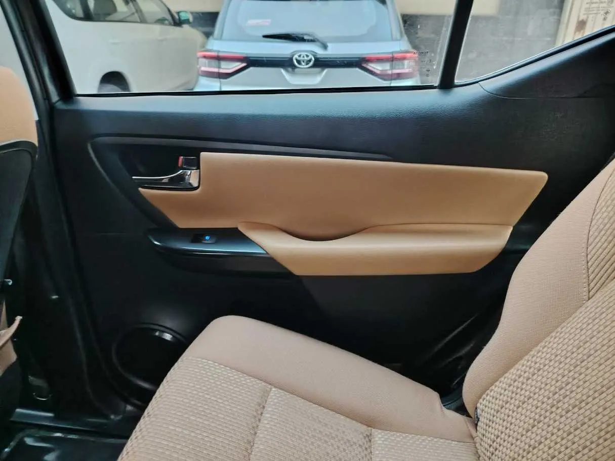 Car image 34