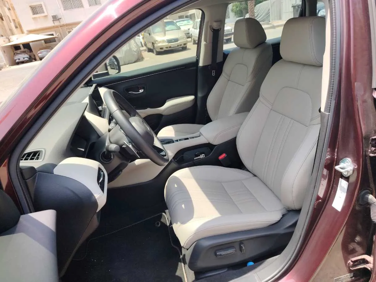 Car image 12