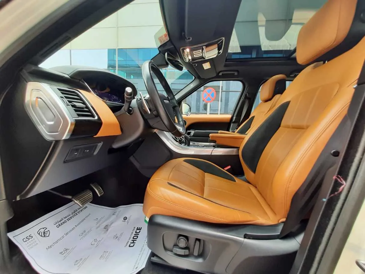 Car image 12