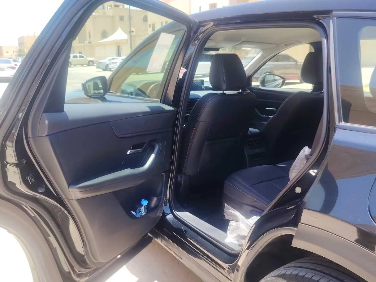 Car image 13