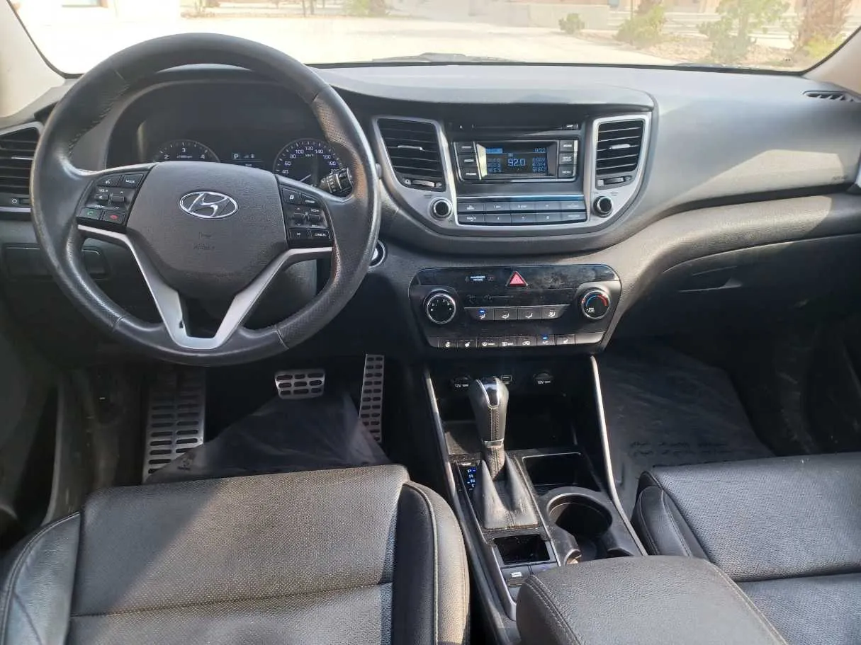 Car image 16