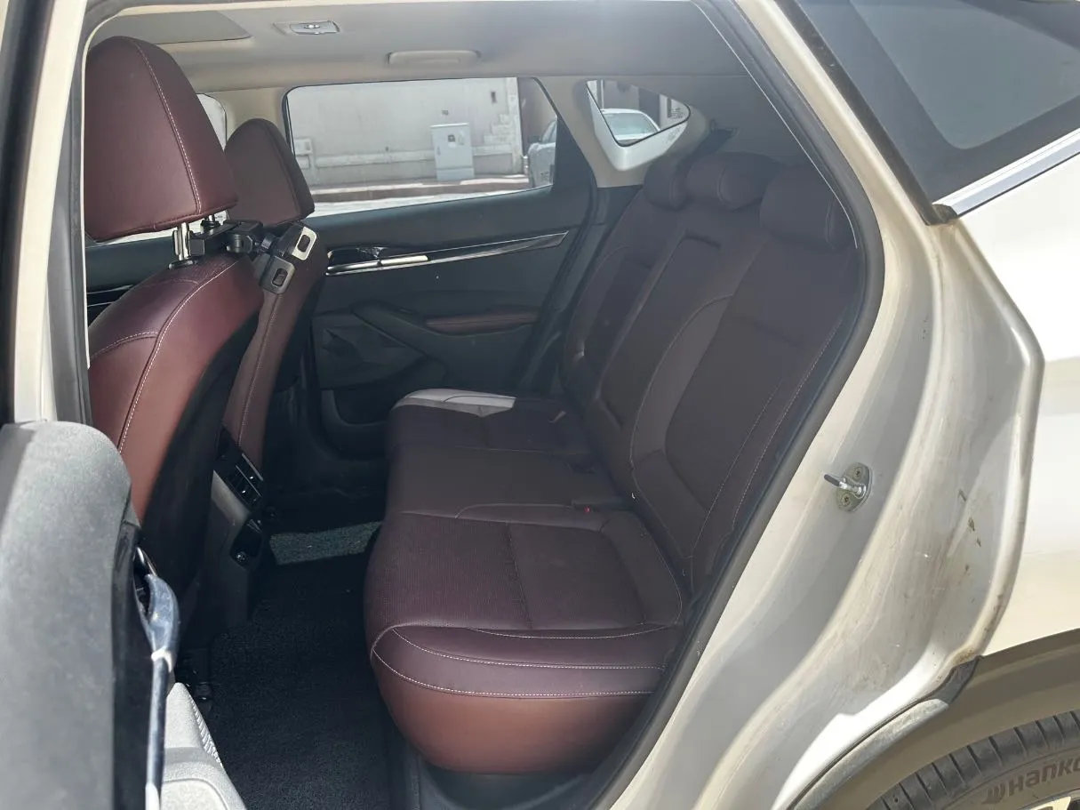 Car image 15