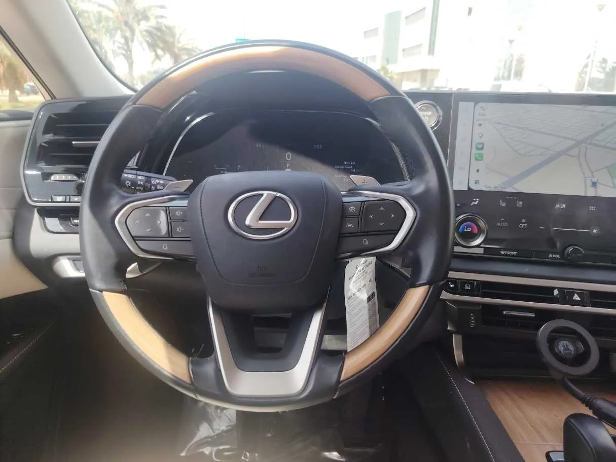 Car image 24