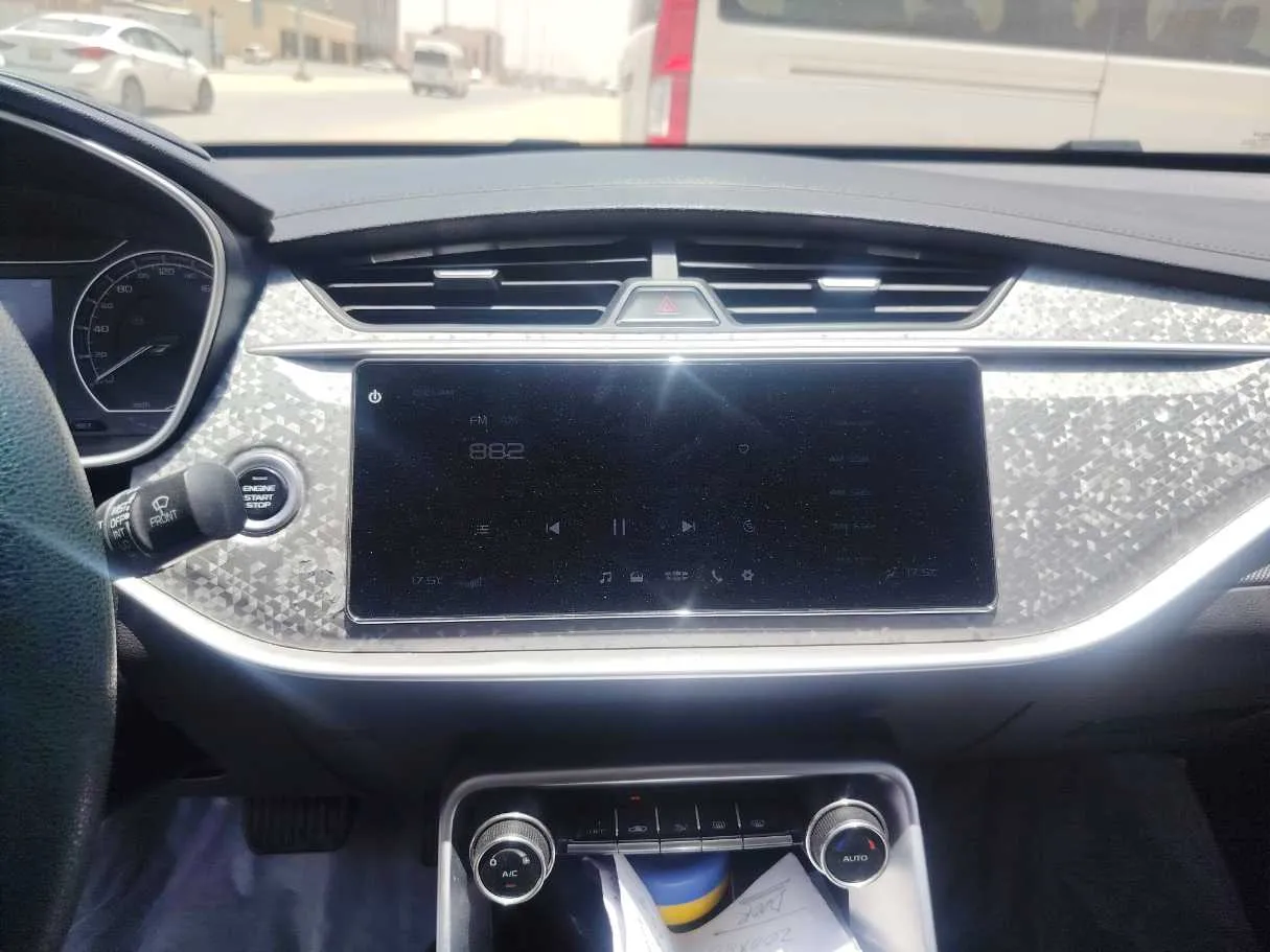 Car image 18