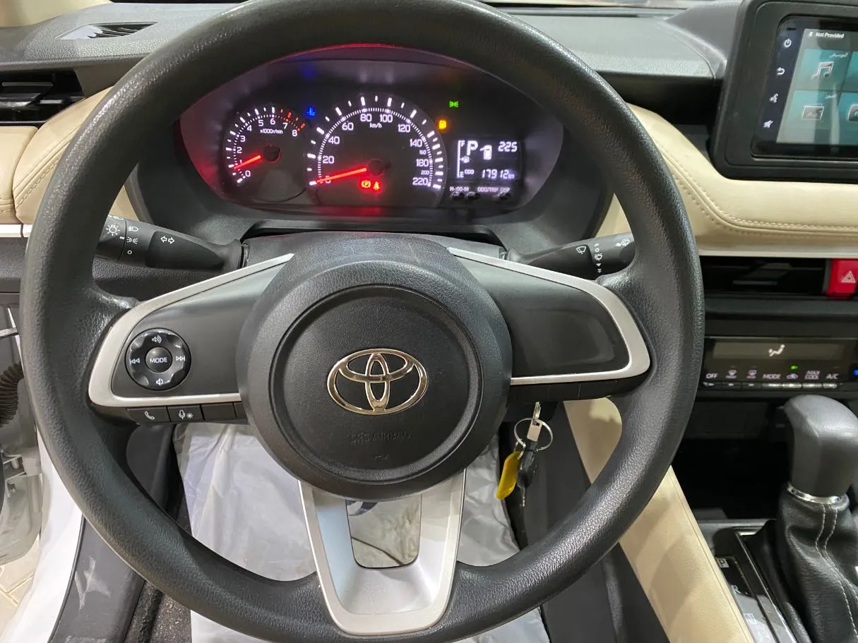 Car image 14