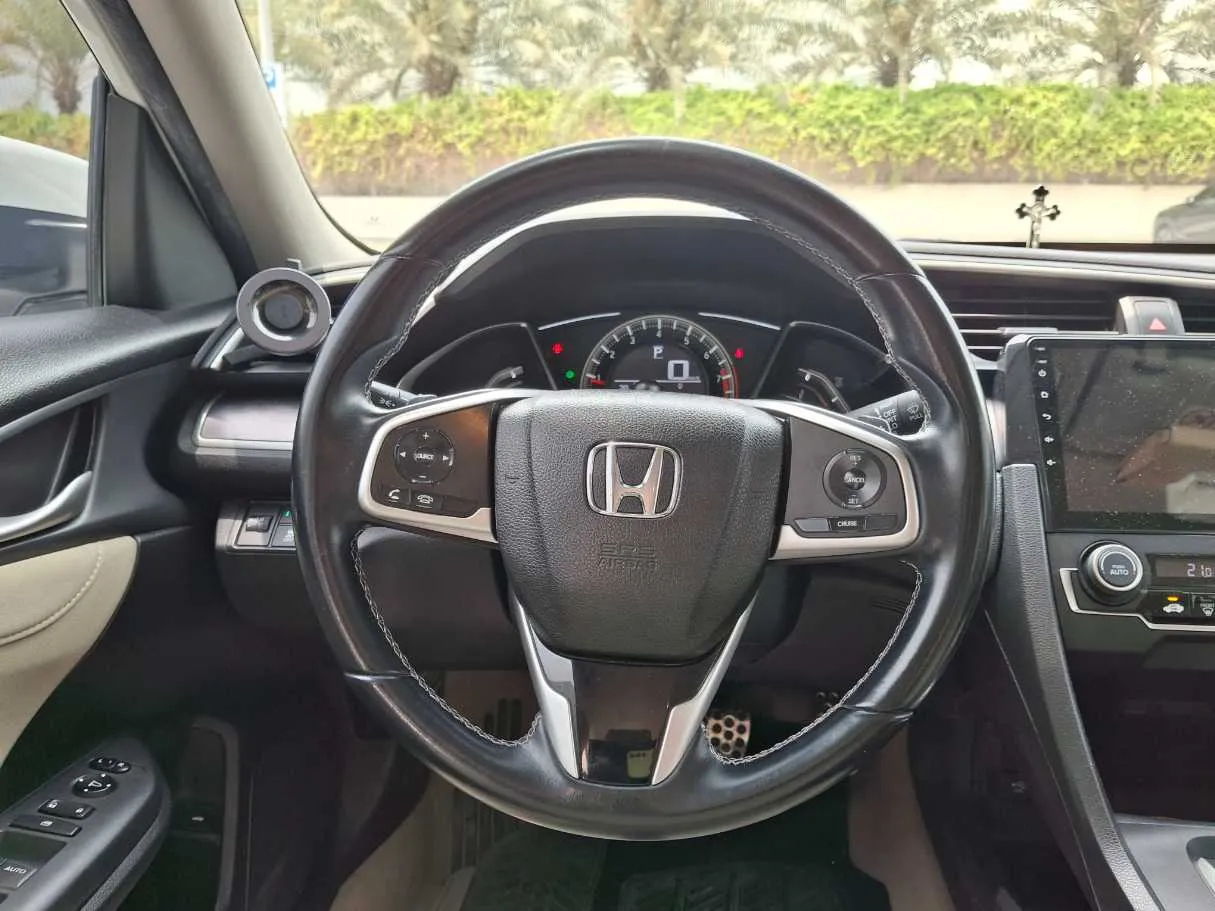 Car image 14