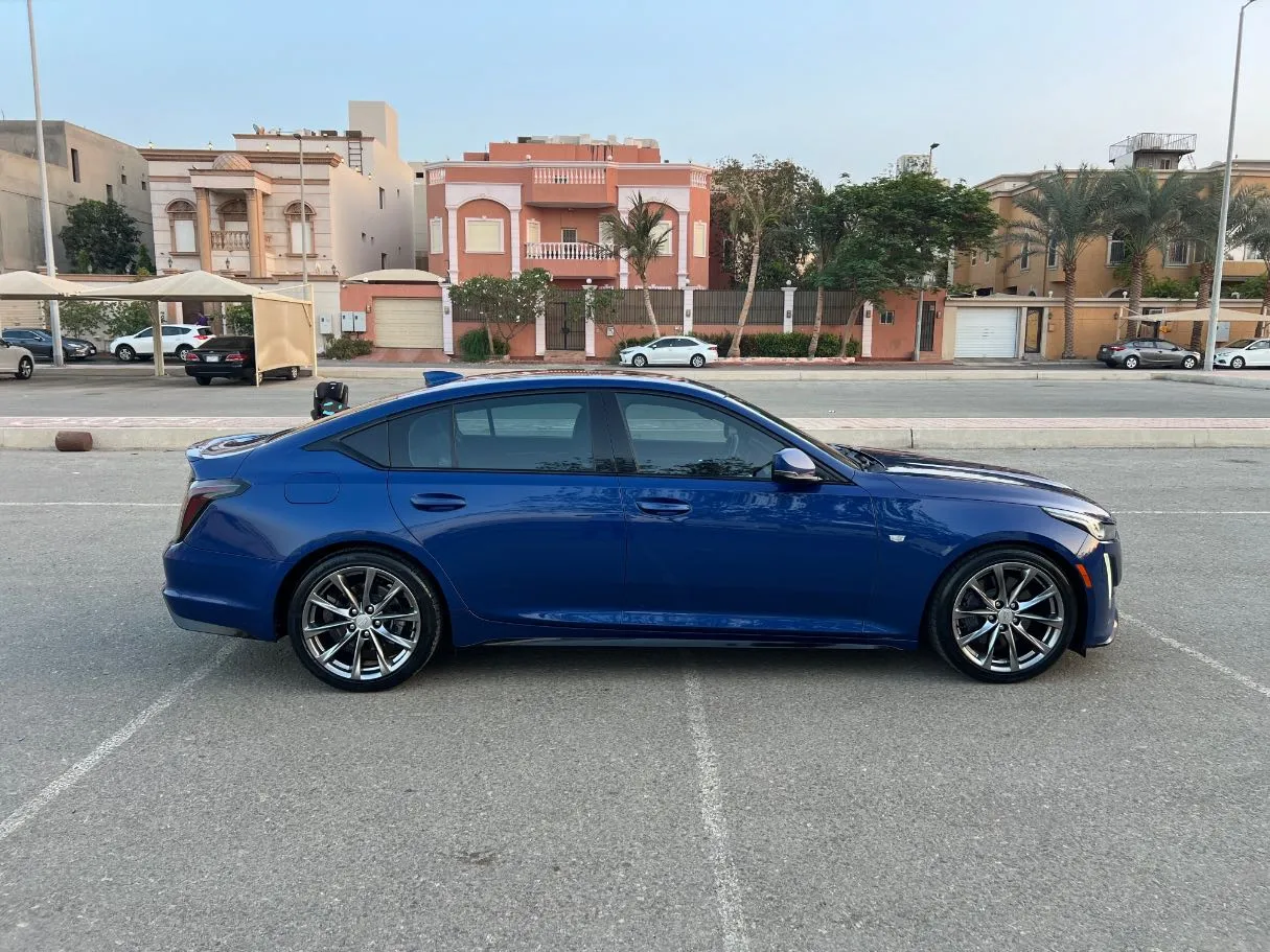 Car image 4