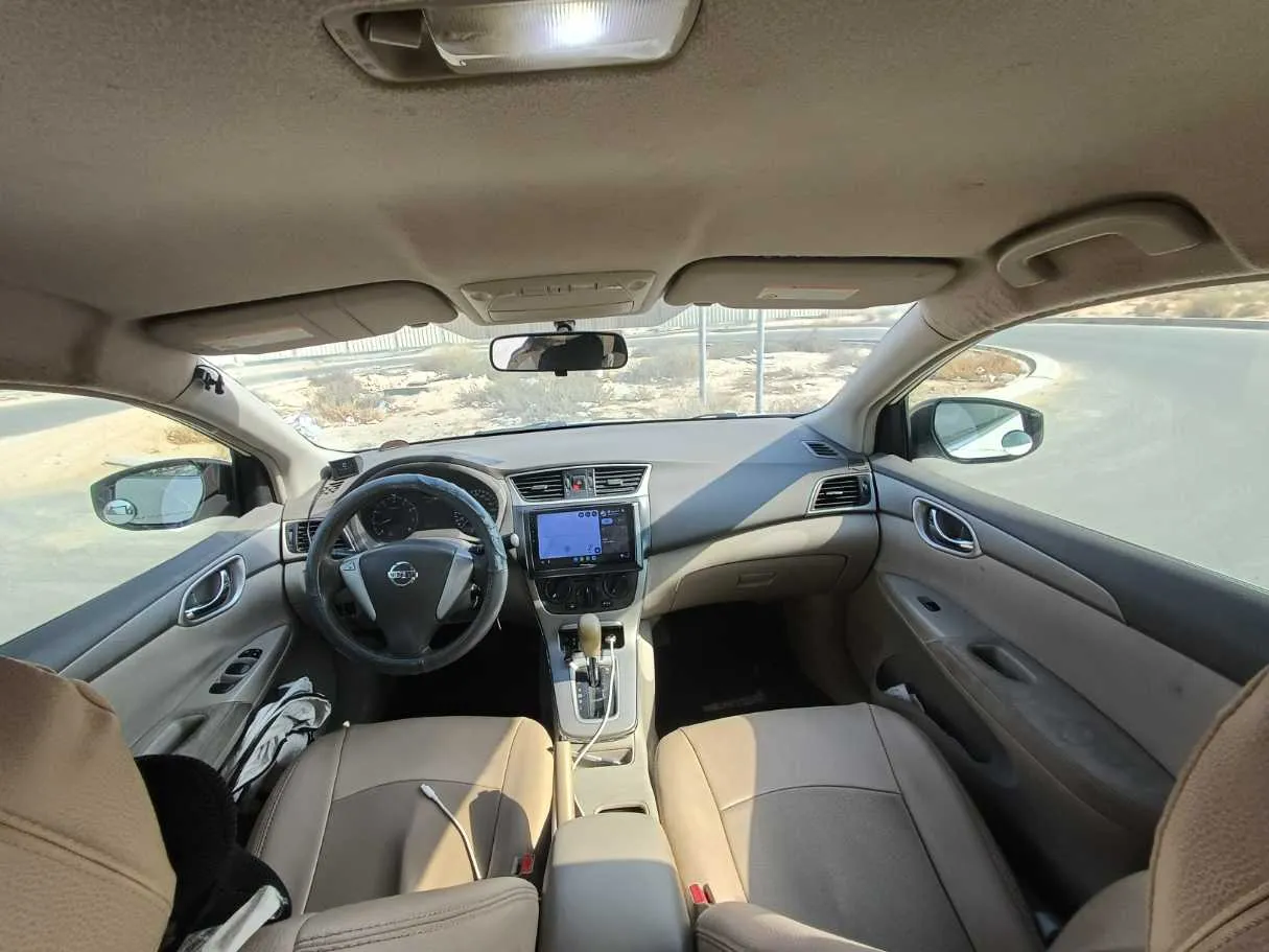 Car image 14
