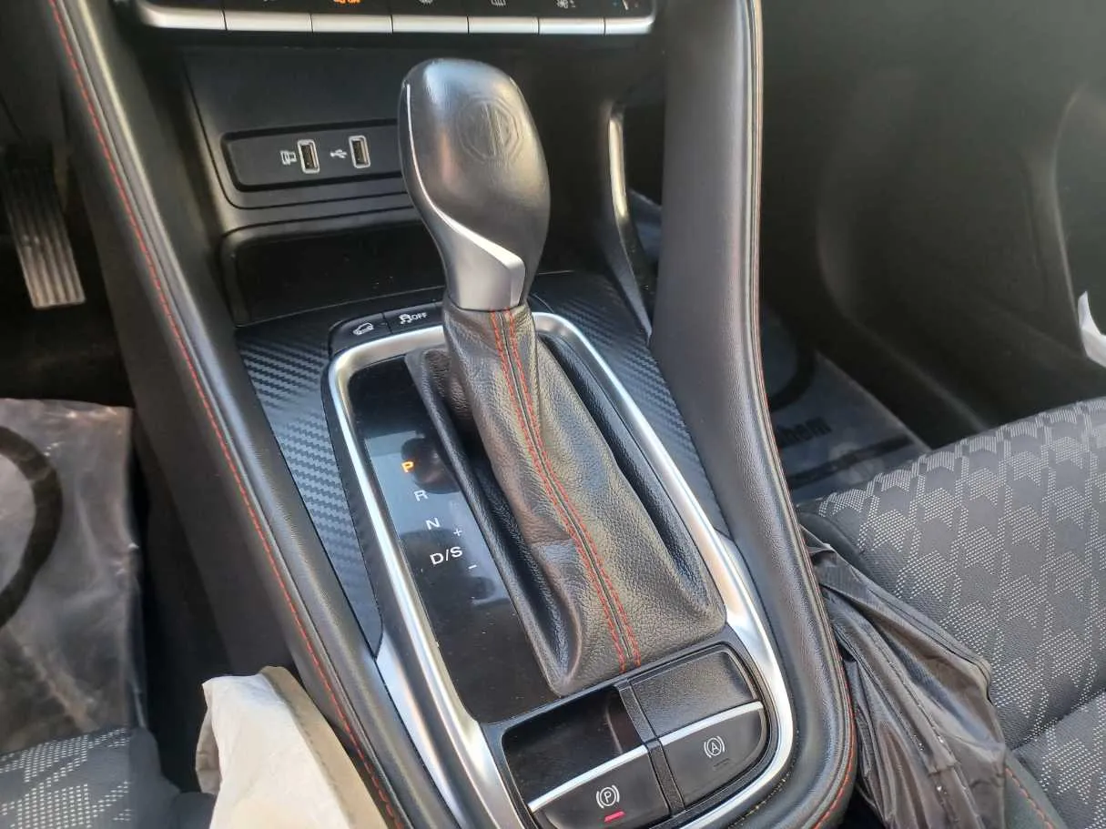 Car image 18