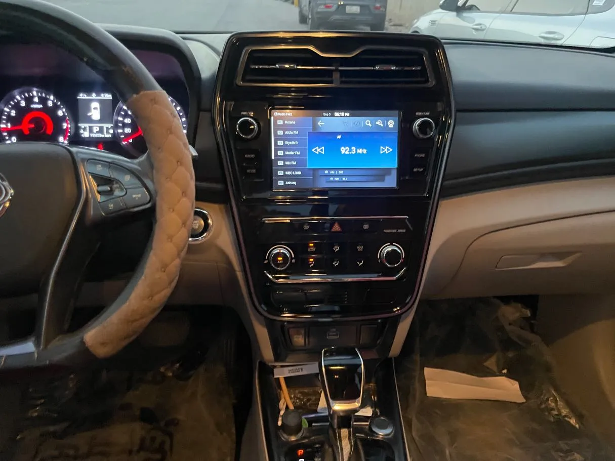 Car image 19