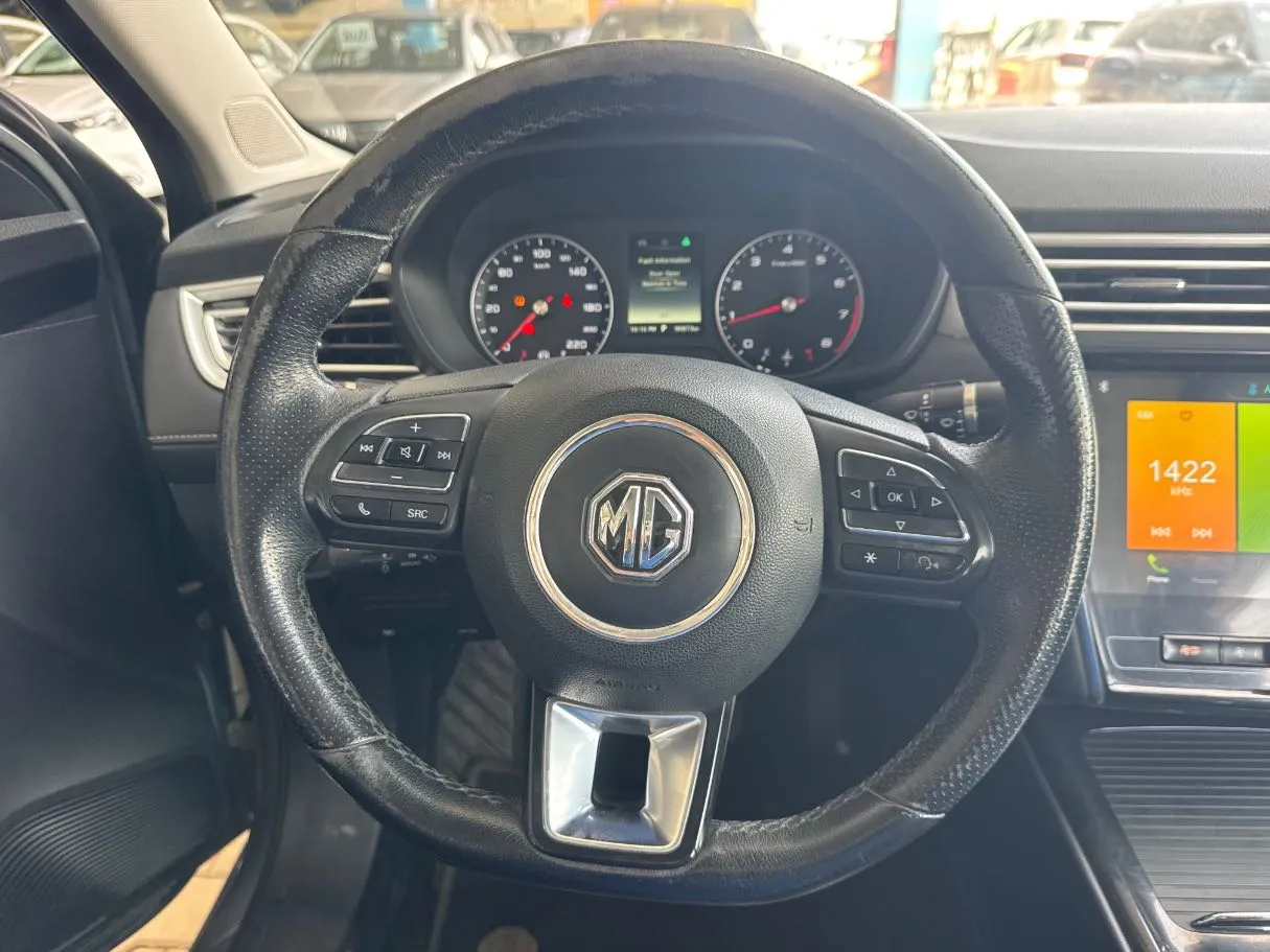 Car image 12