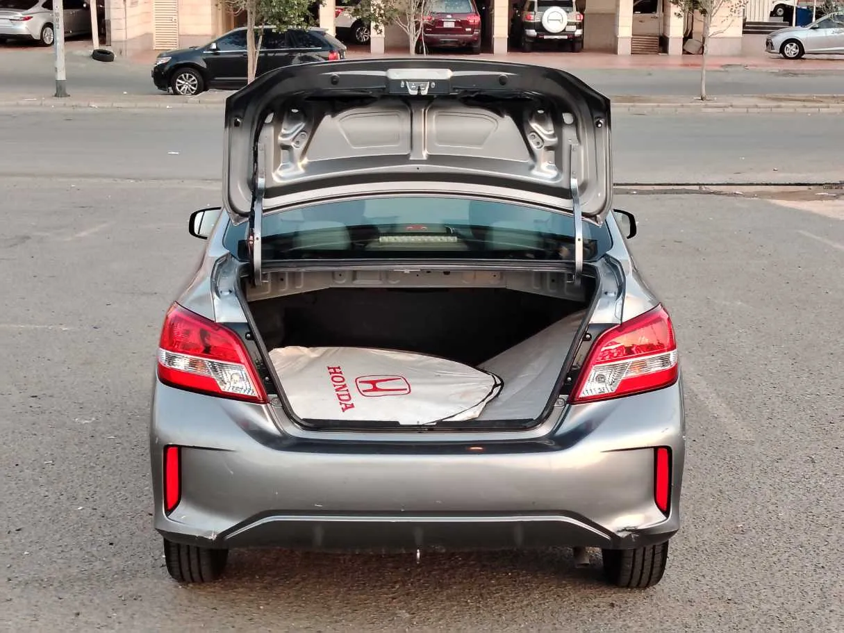 Car image 27