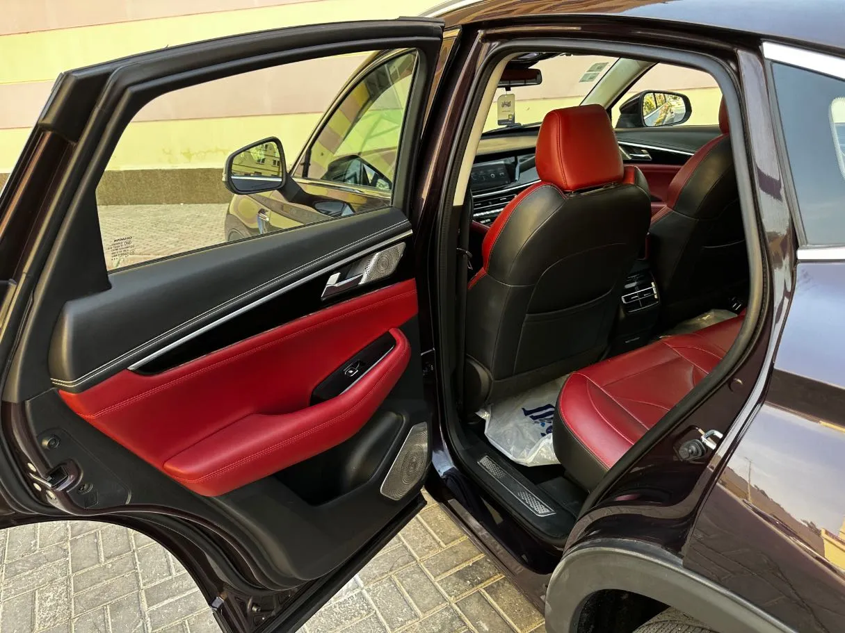 Car image 13