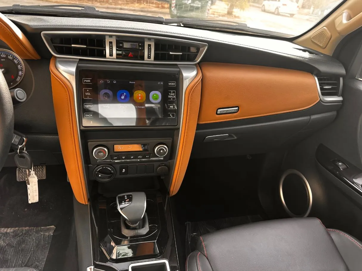 Car image 19