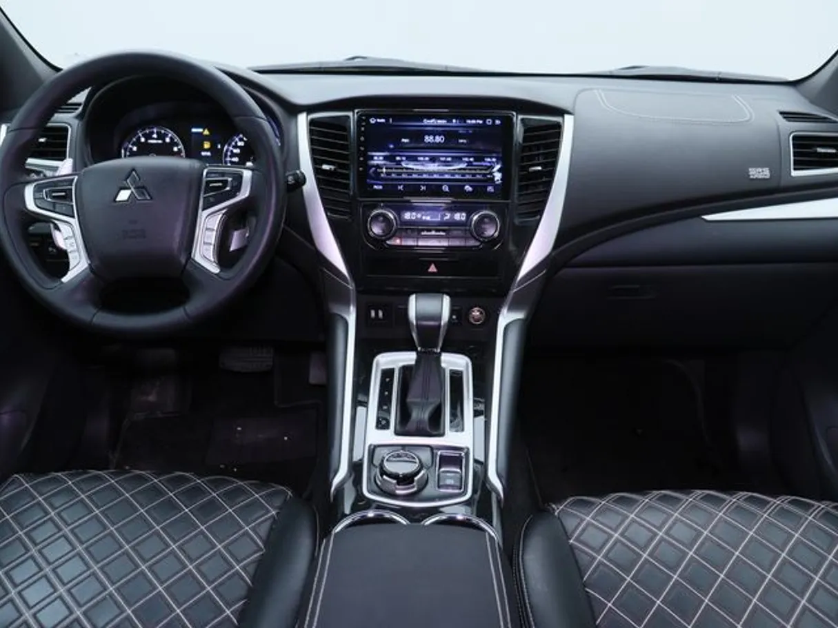Car image 14