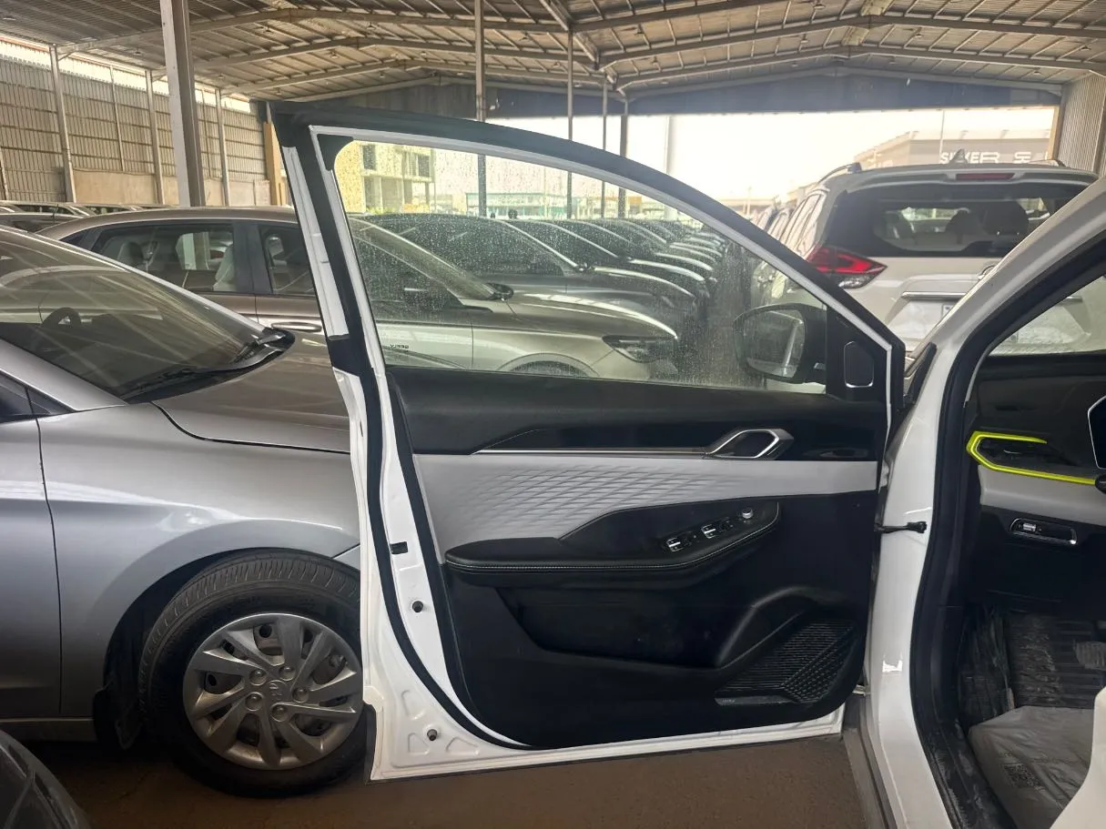 Car image 6