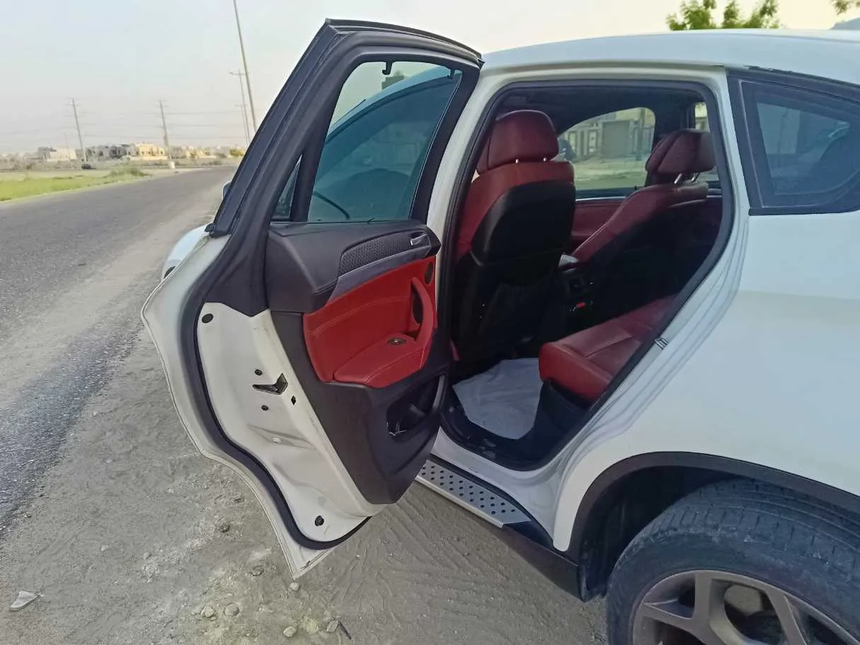 Car image 24