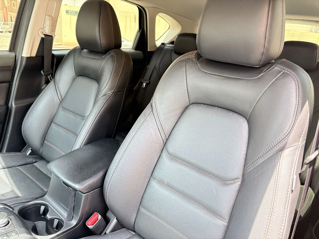 Car image 13