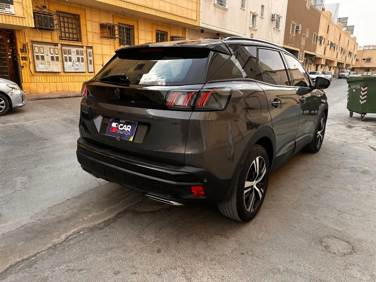 Car image 5