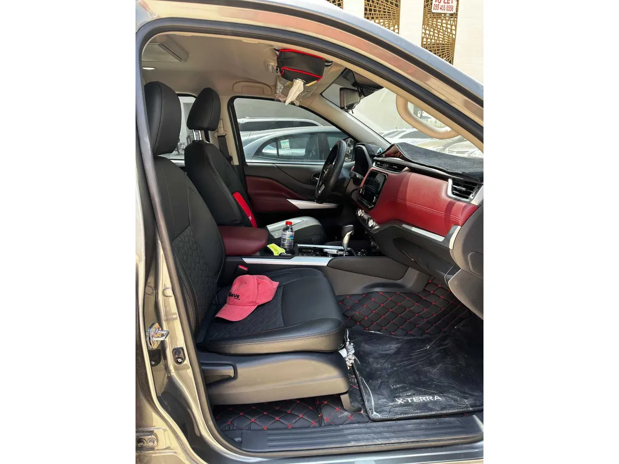 Car image 10