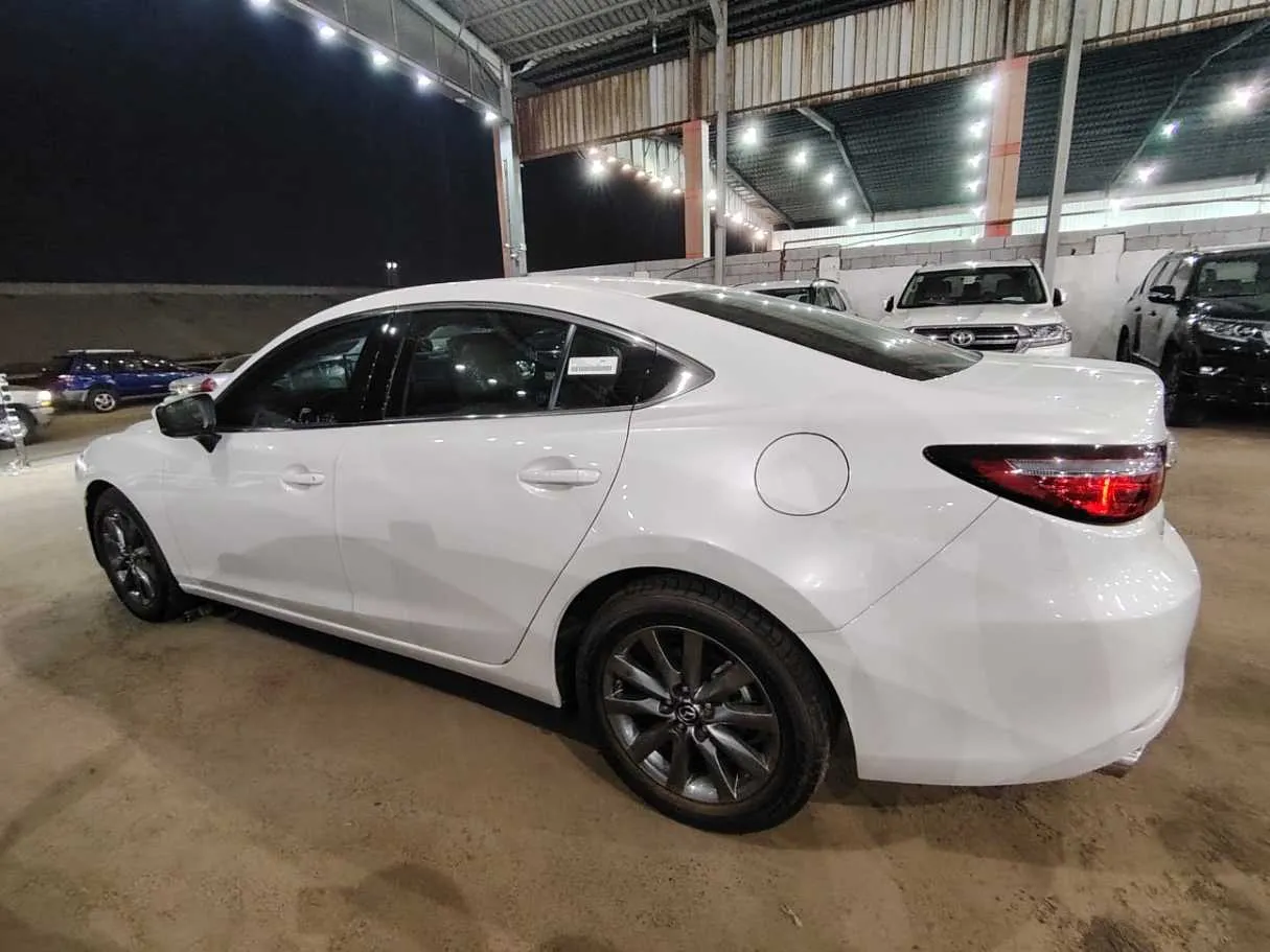 Car image 8