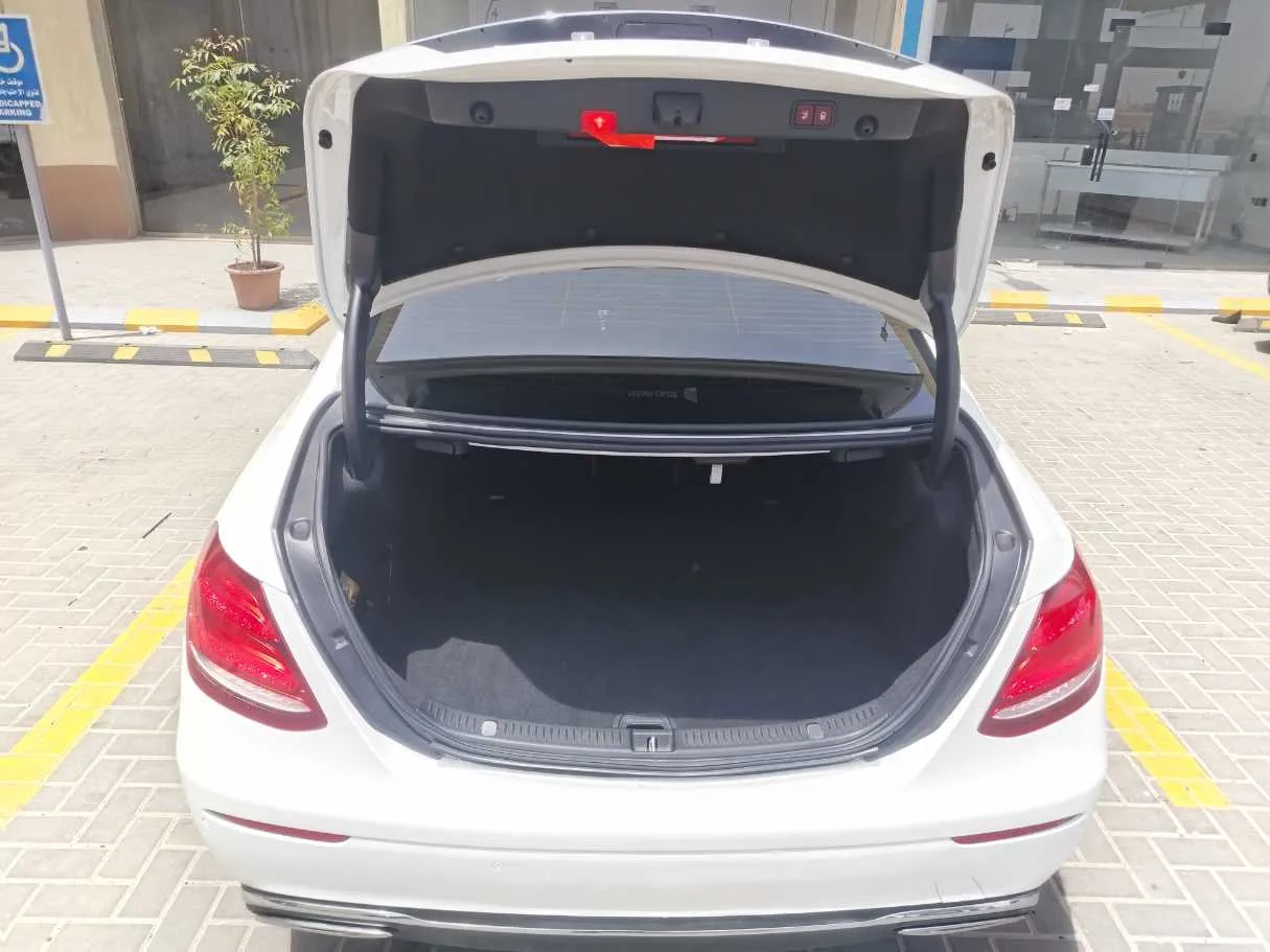 Car image 30