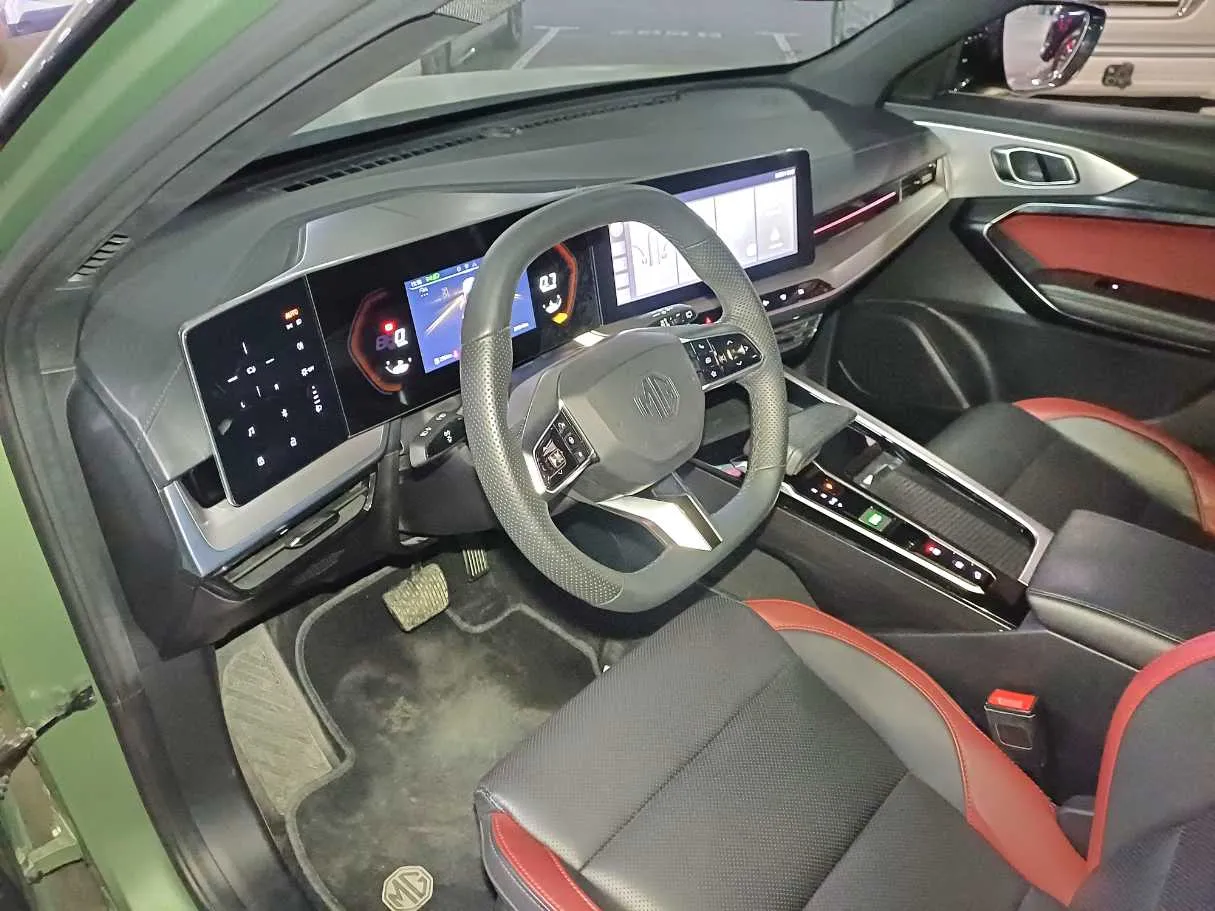 Car image 11