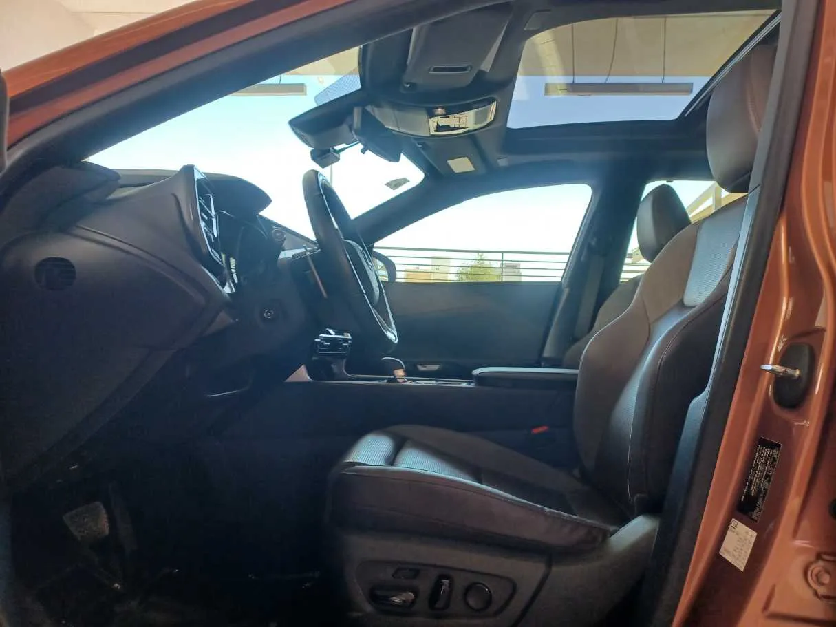 Car image 11