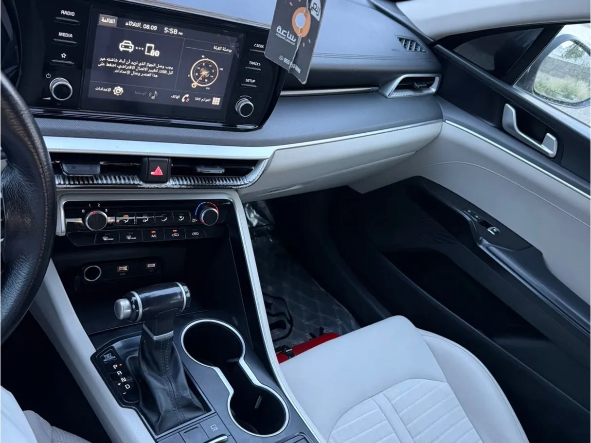 Car image 5