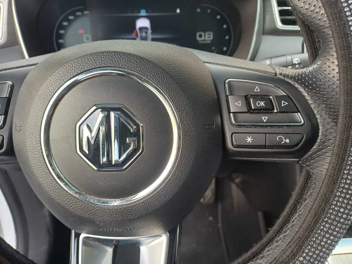 Car image 18