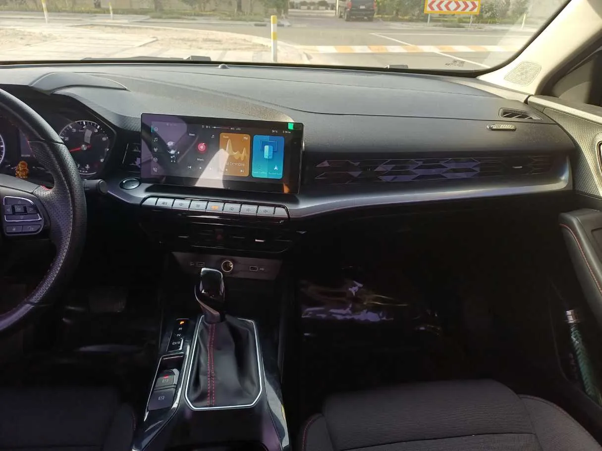 Car image 16