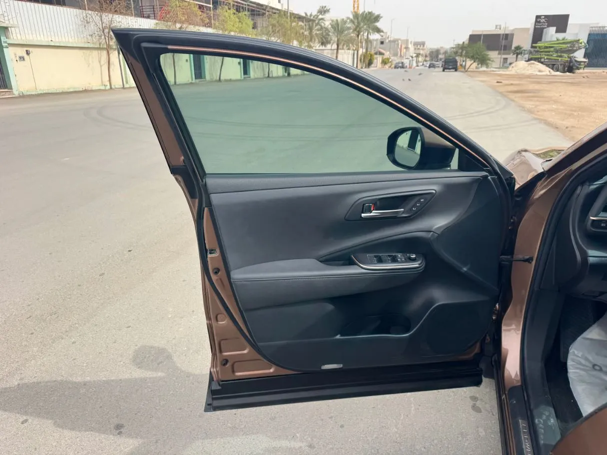 Car image 10
