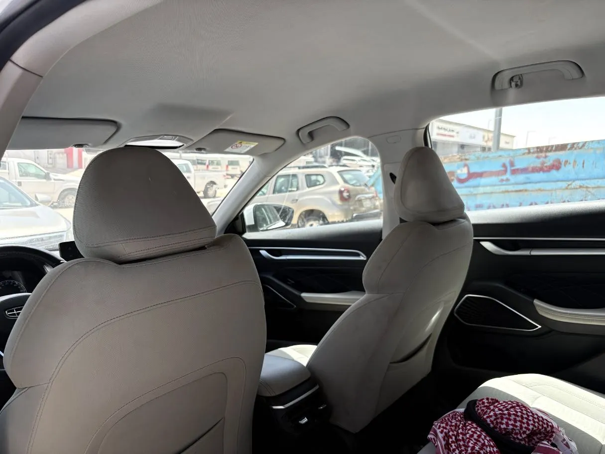 Car image 18
