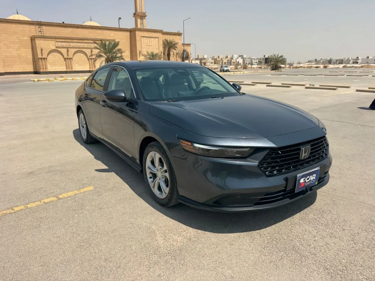 Car image 3