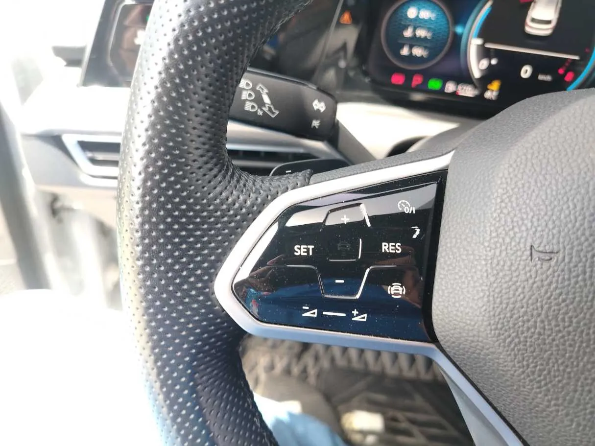 Car image 39