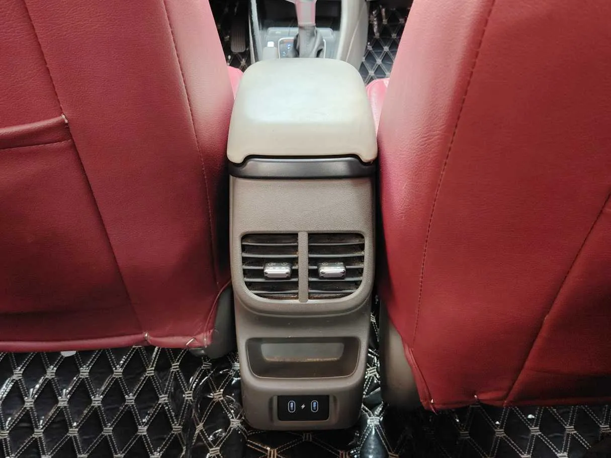Car image 29