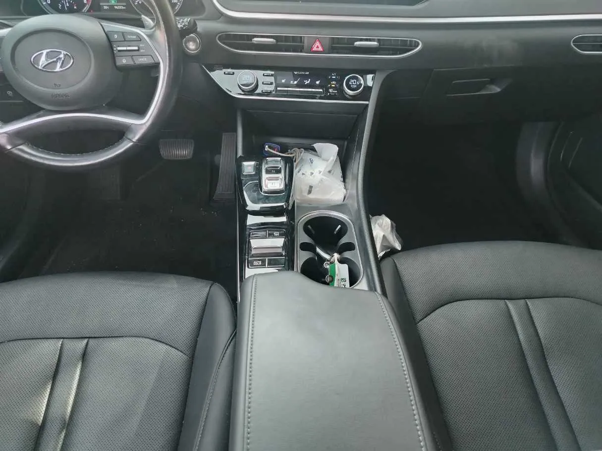 Car image 22