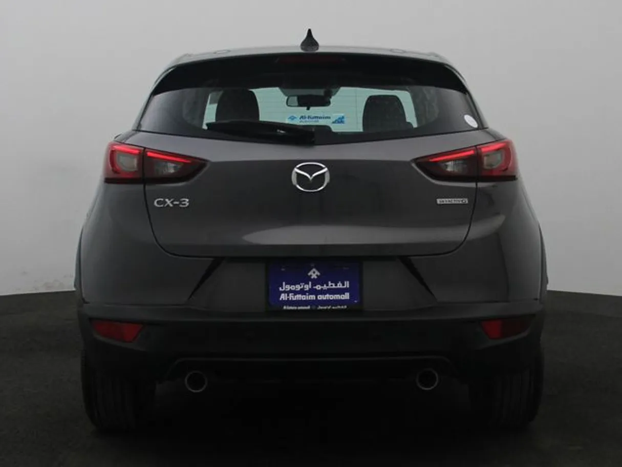 Car image 12