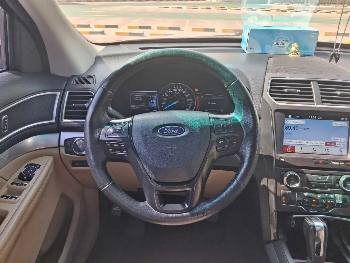 Car image 19