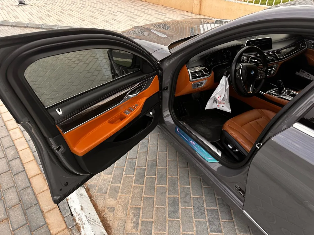 Car image 11