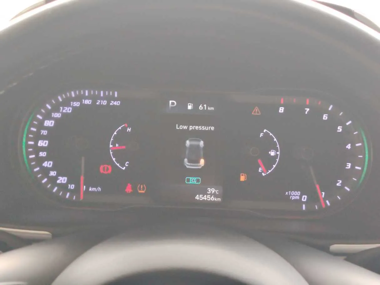 Car image 27