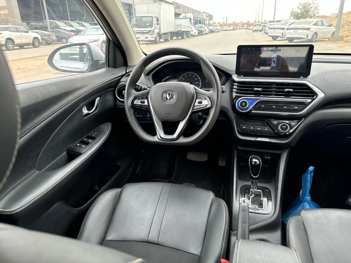 Car image 16