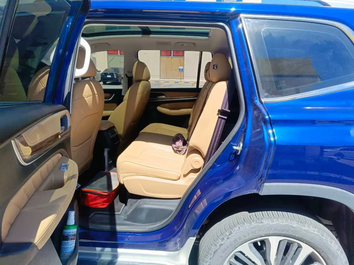Car image 18