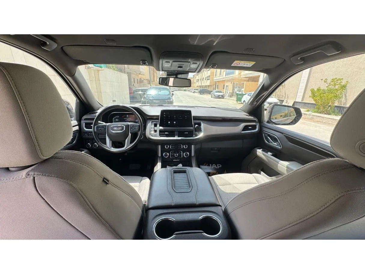 Car image 17