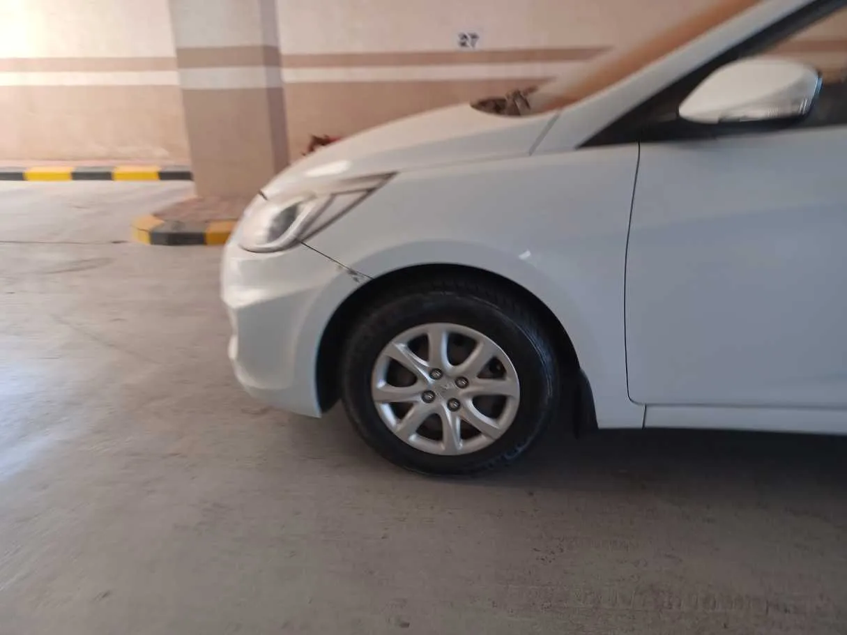 Car image 9