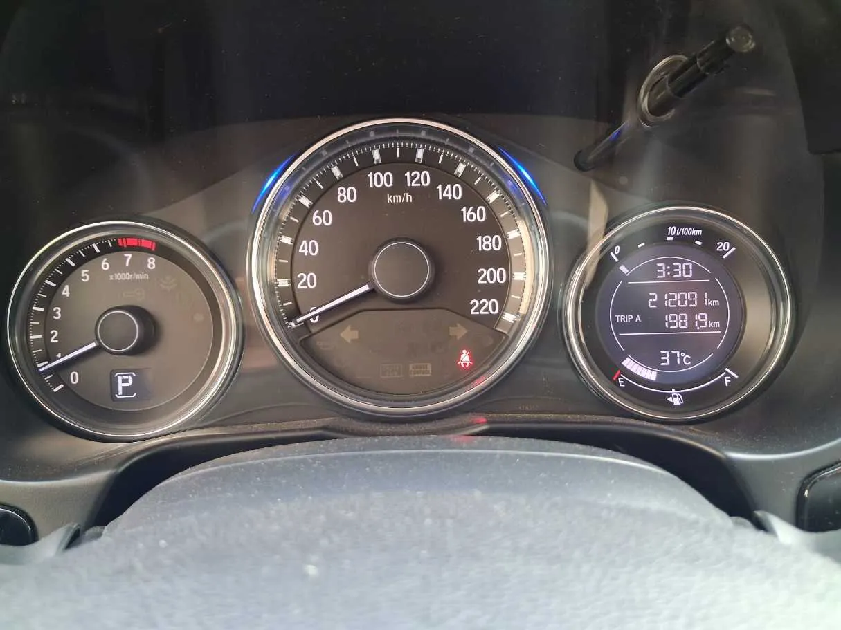 Car image 19