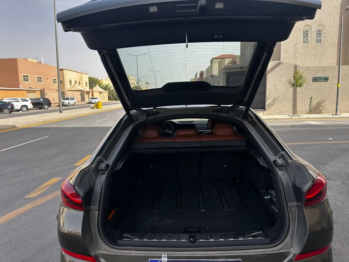 Car image 23