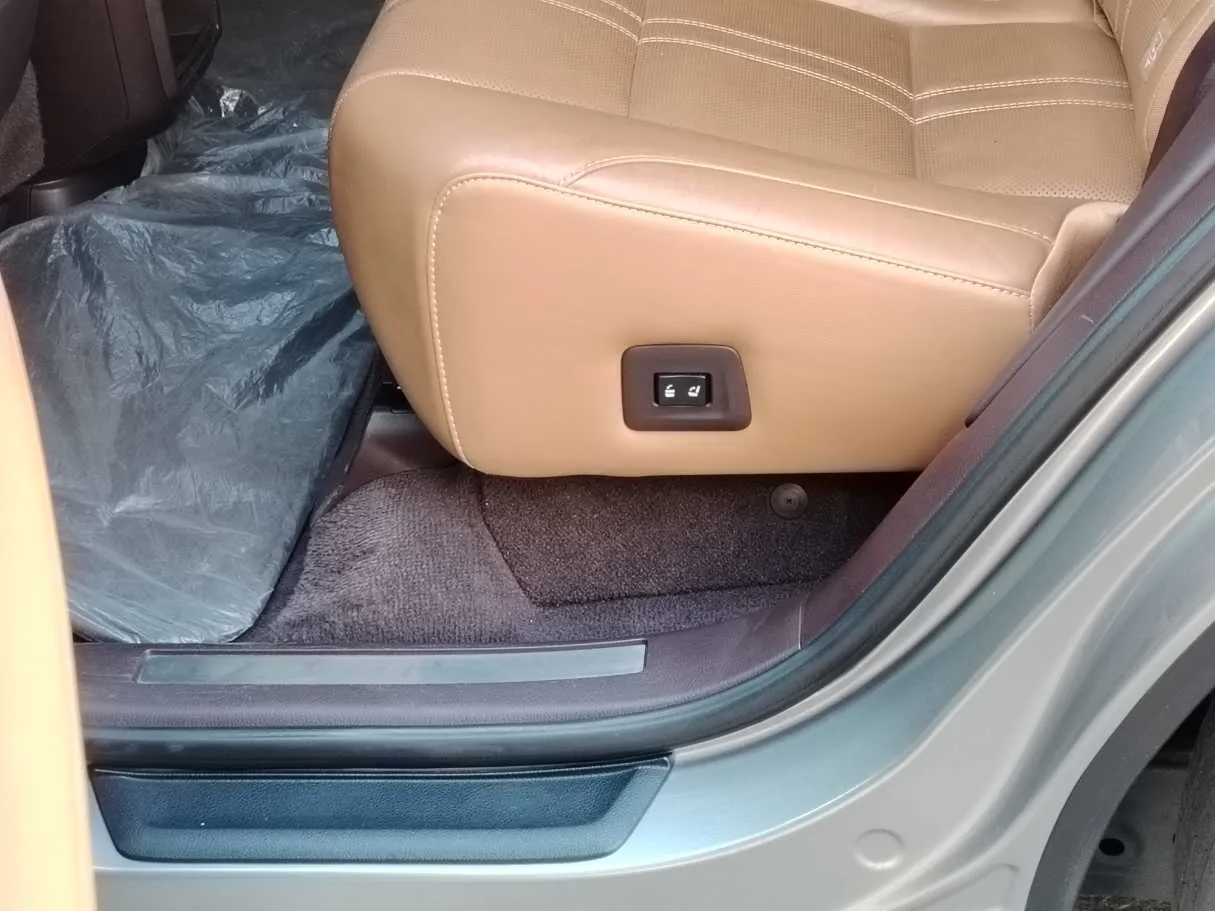 Car image 36